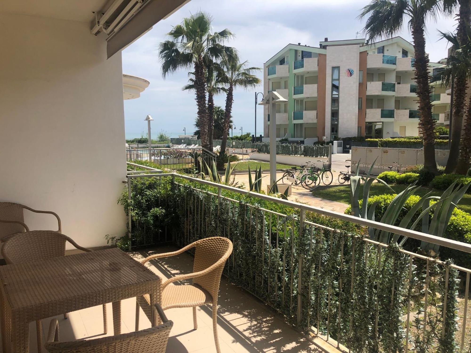 Casa Del Mar Aparthotel Roseto Degli Abruzzi Exterior photo