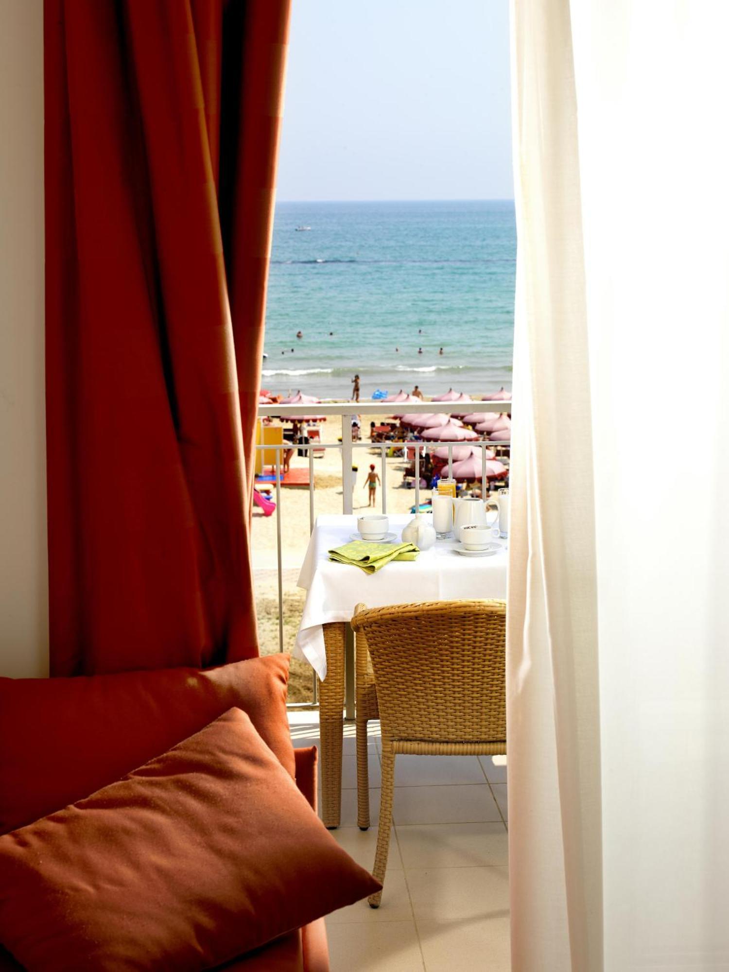 Casa Del Mar Aparthotel Roseto Degli Abruzzi Exterior photo